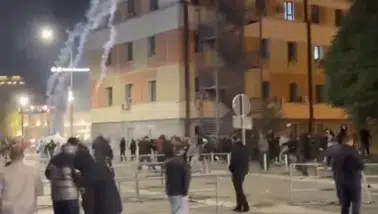 Kosova'da sokaklar karıştı: Protestocular ile polis karşı karşıya geldi