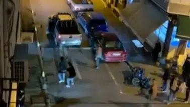 Fatih'te sokak ortasında dehşet: Otomobille kaçan hasmına kurşun yağdırdı