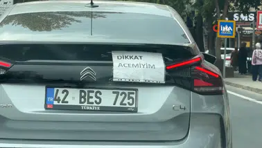 Diyarbakır trafikte güldüren detay: Otomobiline acemiyim yazdı