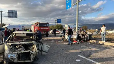 Çorum'da İki Otomobil Çarpıştı: 7 Kişi Yaralandı