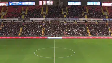 Gaziantep FK-Fenerbahçe maçı ışıklandırma arıza nedeniyle başlayamadı