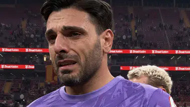 Galatasaray'da kaleci Günay Güvenç, taraftarın protestosu nedeniyle gözyaşlarına boğuldu