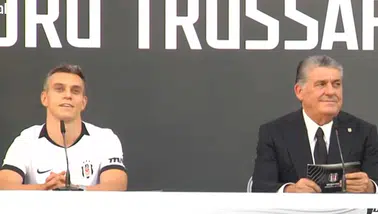 Beşiktaş'ın yeni transferi Leandro Trossard için imza töreni düzenlendi