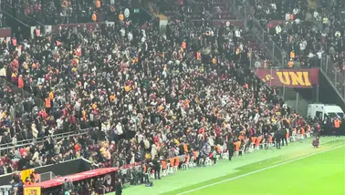 Galatasaray tribünlerinden yönetime tepki: Transferler nerede?