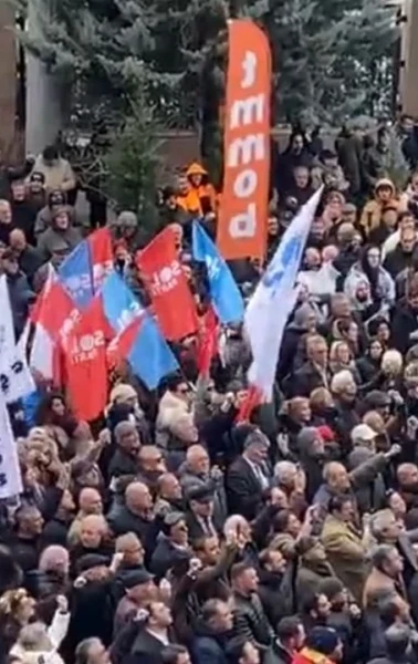 CHP Genel Merkezi'nde 'İmamoğlu' protestosuna katılım beklenenin altında kaldı