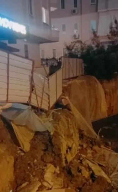 Alanya'da toprak kayması: İnşaatın koruma duvarı yıkıldı!