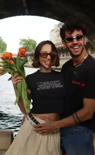 Paris’te romantik teklif ! Serkay Tütüncü’den Zeynep Bastık’a evlilik teklifi