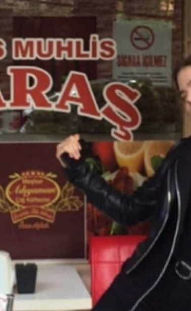 Esin Bahat'ın Geçmişte Çiğ Köftecide Çalıştığı Görüntüler Gündem Oldu
