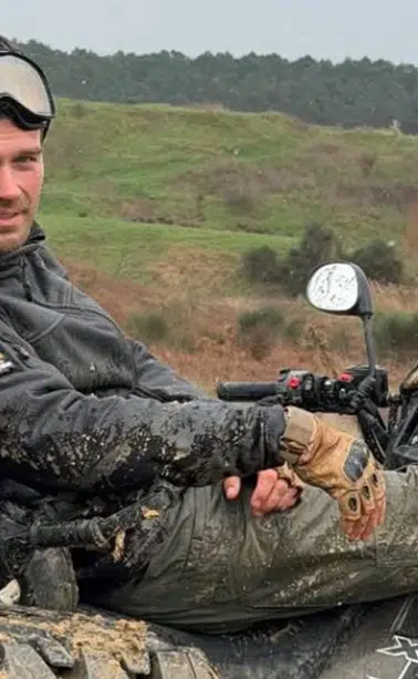 Kıvanç Tatlıtuğ'un ATV Turu Sırasında Paylaştığı Pozlara Beğeni Yağdı