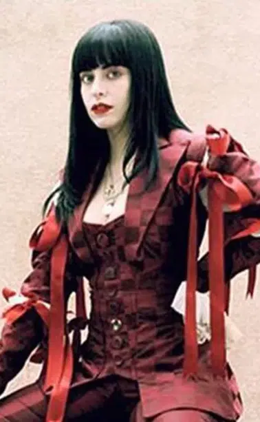 Modacı Dilara Fındıkoğlu kimdir, Türk mü? Hangi ünlüleri giydirdi?