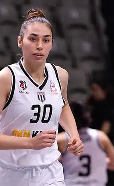 Melek Uzunoğlu kimdir, kaç yaşında, nereli ve hangi takımlarda oynadı?