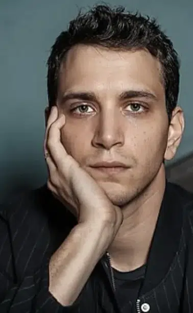 Kıskanmak'ın Nüzhet'i Selahattin Paşalı kimdir, kaç yaşında ve evli mi? Eşi kimdir?