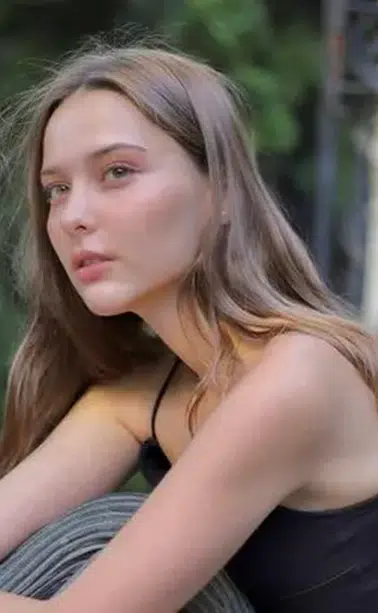 Sevdiğim Sensin dizisinde Burçin karakterine hayat veren Elçin Zehra İrem kimdir ve kaç yaşındadır?