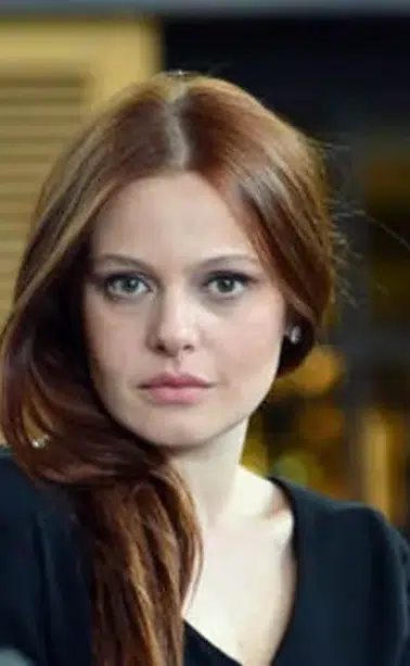 Naz Elmas kimdir, kaç yaşında ve evli mi? Doktor Başka Hayatta dizisinde hangi rolü canlandıracak?