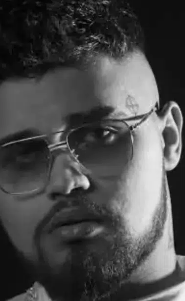 Lvbel C5’e Amsterdam’da soyuldu! Arabasının camını kırıp çantasını çaldılar