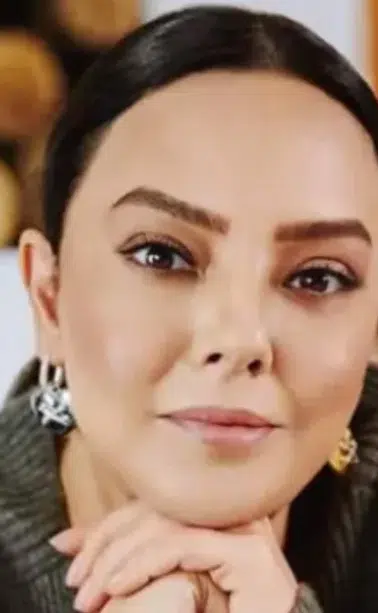 Ebru Gündeş'in Kardeşi Aslıhan Gündeş Akça Kimdir ve Neden Görüşmüyorlar?