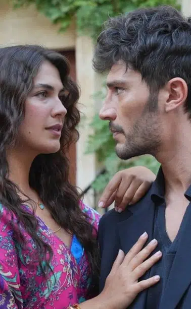 Bir dizi aşkı daha gerçek oldu : Sette el eleler!