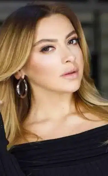 Hadise hayranlarıyla 'albüm dinleme seansı' yaptı