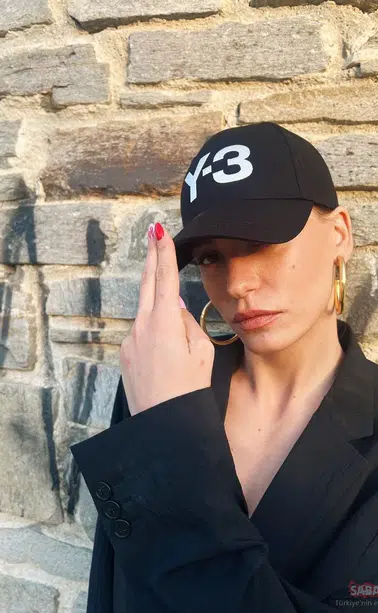 Serenay Sarıkaya, annesiyle birlikte tatil sezonunu açtı