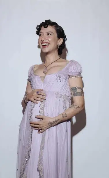 Melike Şahin hamileliğin son demlerinde Harbiye'de fırtınalar estirdi!