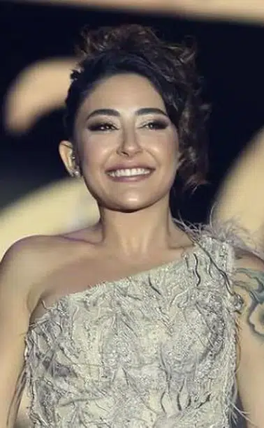Melek Mosso kardeşi için kesenin ağzını açtı! Hediye aldığı saatin değeri dudak uçuklattı