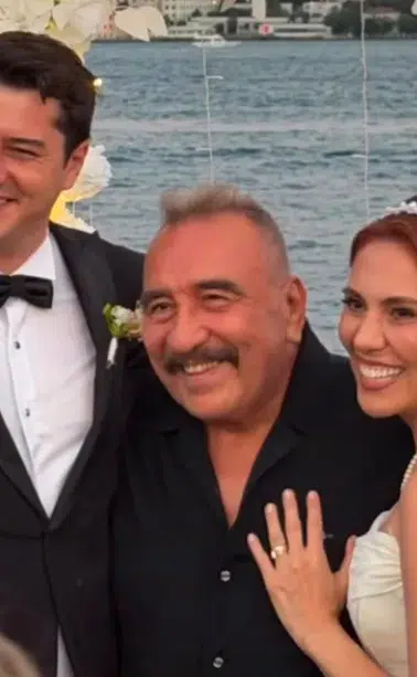 Ümit Besen'in kızı Ezgi Besen dünya evine girdi! Görkemli düğünden kareler paylaşıldı