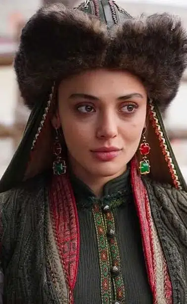 Ünlü oyuncu Rabia Soytürk'e köpek saldırdı! Yüzündeki yaralar geçti mi?