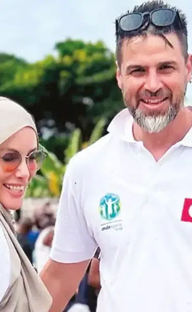 Strik’ten eşi Gamze Özçelik’e romantik mesaj