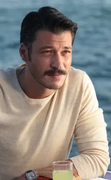 Mercan Köşk'te oynayan Kubilay Aka kebap hazırlayarak gündeme geldi