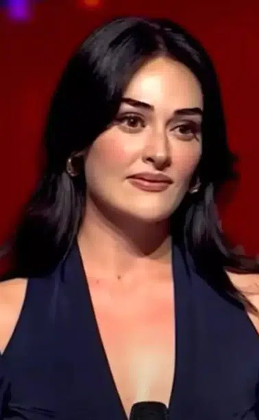 Esra Bilgiç'in tatil paylaşımlarında neler var ? Sevgilisi Faruk Sabancı'dan beğeni geldi mi ?