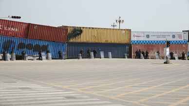 Pakistan'da Başbakan Han'a karşı "güvensizlik oylaması" öncesi güvenlik artırıldı