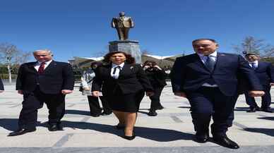 Azerbaycan Devlet Komitesi Başkanı Muradova, Haydar Aliyev Anıtı'na çelenk bıraktı