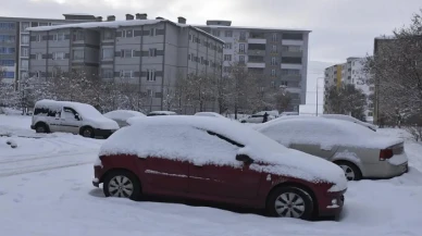 Bitlis'te yoğun kar yağışı: 77 köy yolu ulaşıma kapandı