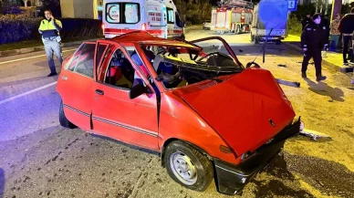 Antalya'da feci kaza: İki otomobil çarpıştı, sürücü araçtan fırladı!