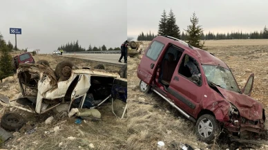 Karaman'da hafif ticari araç ile otomobil çarpıştı: 4 yaralı