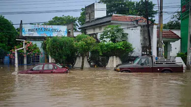 Meksika'yı sel vurdu: 27 ölü!