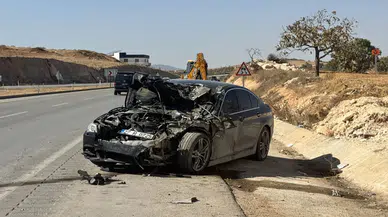 Gaziantep'te kamyonet ile otomobil çarpıştı: 1 ölü, 1 yaralı!
