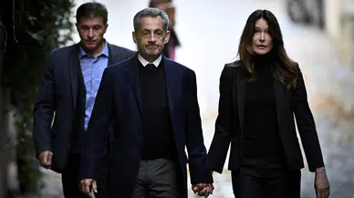 Fransa’da eski Cumhurbaşkanı Nicolas Sarkozy hapse girdi!