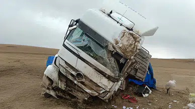Niğde'de trafik kazası: Tır şarampole yuvarlandı!