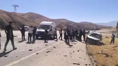 Hakkari Yüksekova'da iki araç çarpıştı: 4 yaralı