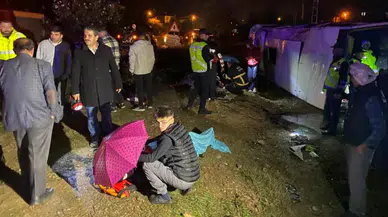 Kastamonu'da tur midibüsü şarampole devrildi: Çok sayıda yaralı var
