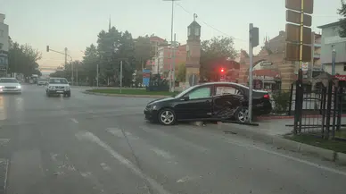 Elazığ Kovancılar’da trafik kazası: Otomobil ile panelvan çarpıştı, 1 yaralı