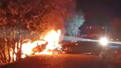 Nilüfer’de kafa kafaya çarpışma: Alevler ormana sıçradı sürücü kaçtı