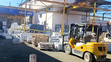 Üzerine mermer düşen adam hayatını kaybetti