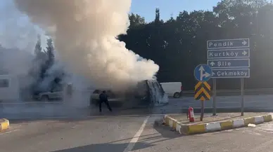 Sultanbeyli'de iki araç çarpıştı: Bir anda alev aldı!