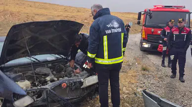 Van-Hakkari kara yolunda otomobil takla attı: 5 yaralı