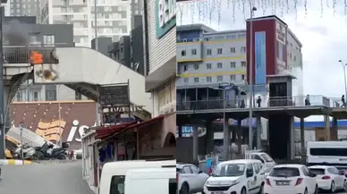 Beylikdüzü'nde panik anları: Üst geçitteki yürüyen merdivende yangın!