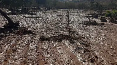 Çakırhüyük’te şiddetli yağmur tarım arazilerini sular altında bıraktı