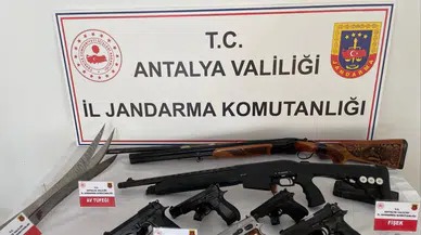 Antalya’da silah operasyonu: 5 tabanca, 3 av tüfeği ele geçirildi