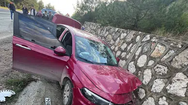 Bilecik’te iki otomobil kafa kafaya çarpıştı: 4 yaralı